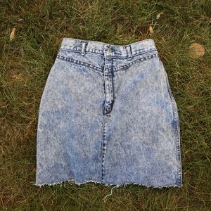 Stonewashed denim skirt